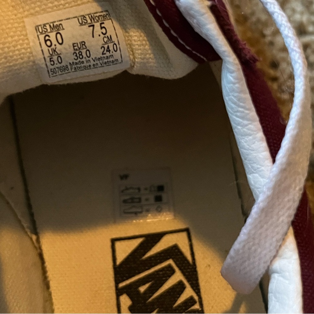 Vans - Picture 6 of 10